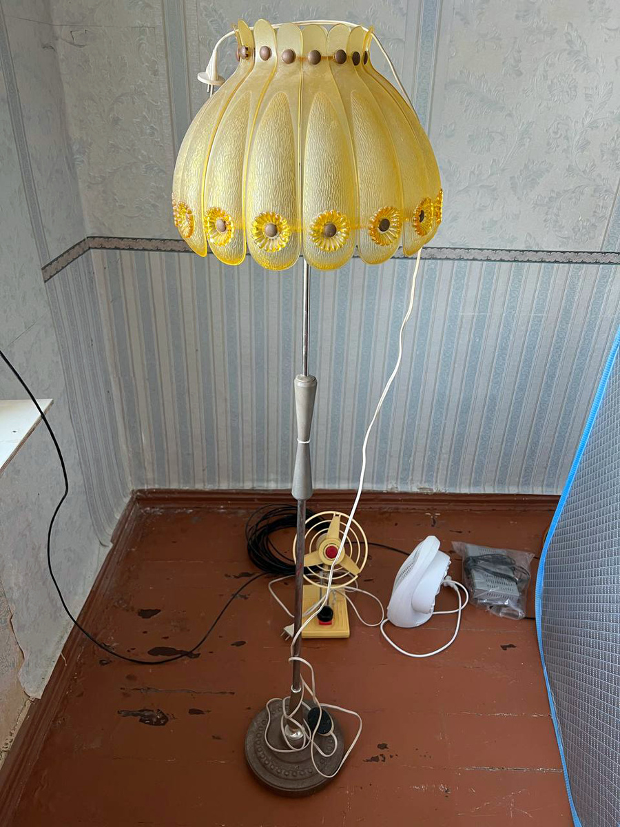 Советский пластиковый торшер - продан за 1000 рублей