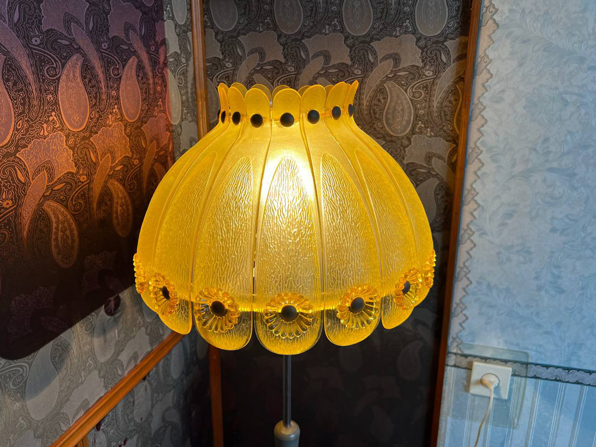 Советский пластиковый торшер - продан за 1000 рублей