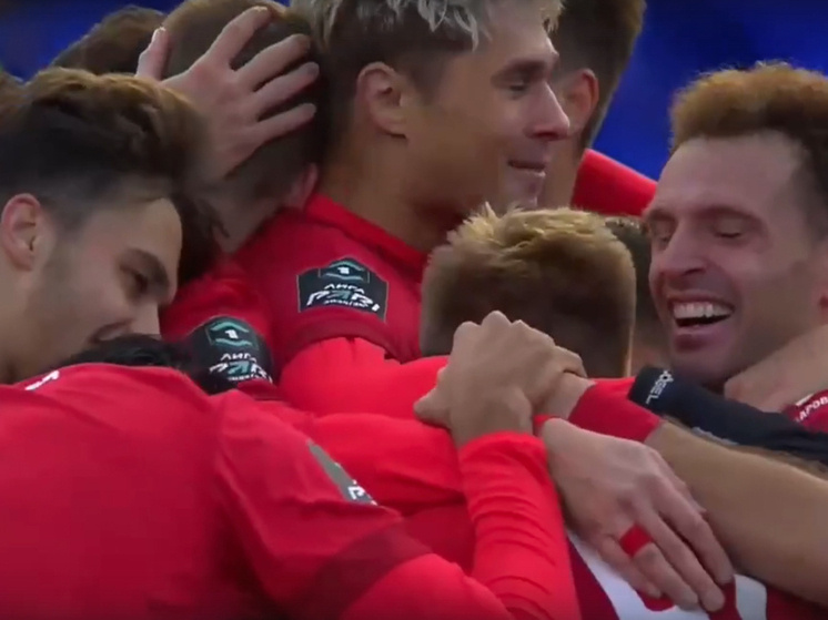     Парад приятных неожиданностей: «СКА-Хабаровск» дома разгромил «Шинник». Фото: скриншот видеотрансляции