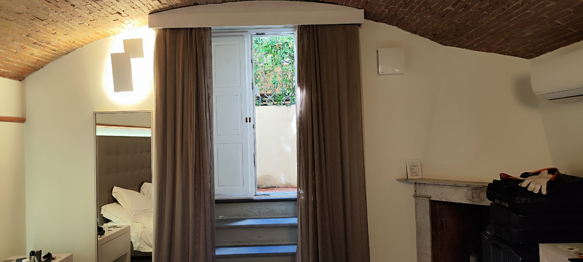 Окно в номере 