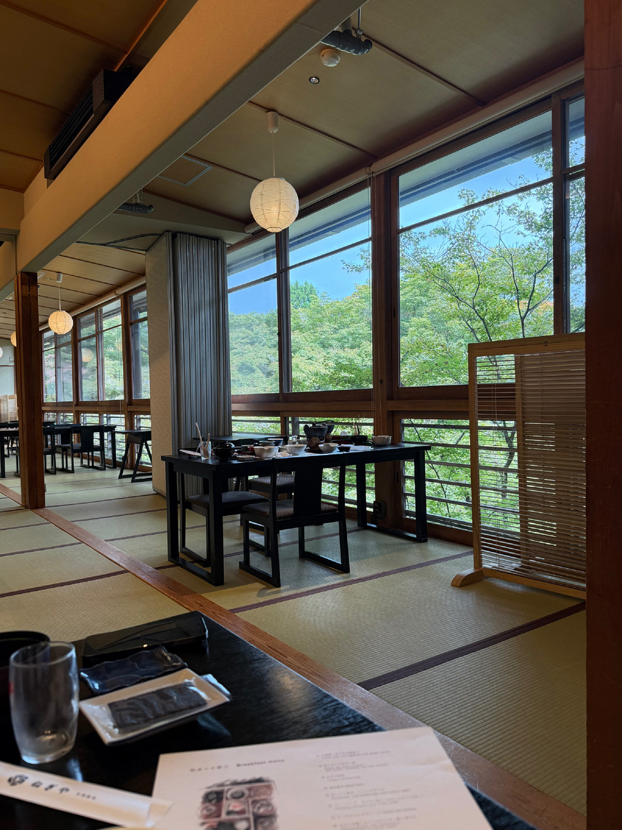 Ресторан с красивым горным видом и аутентичным интерьером