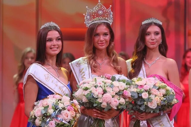 Три "медалистки" были таковы.  фото: картнки яндекс.