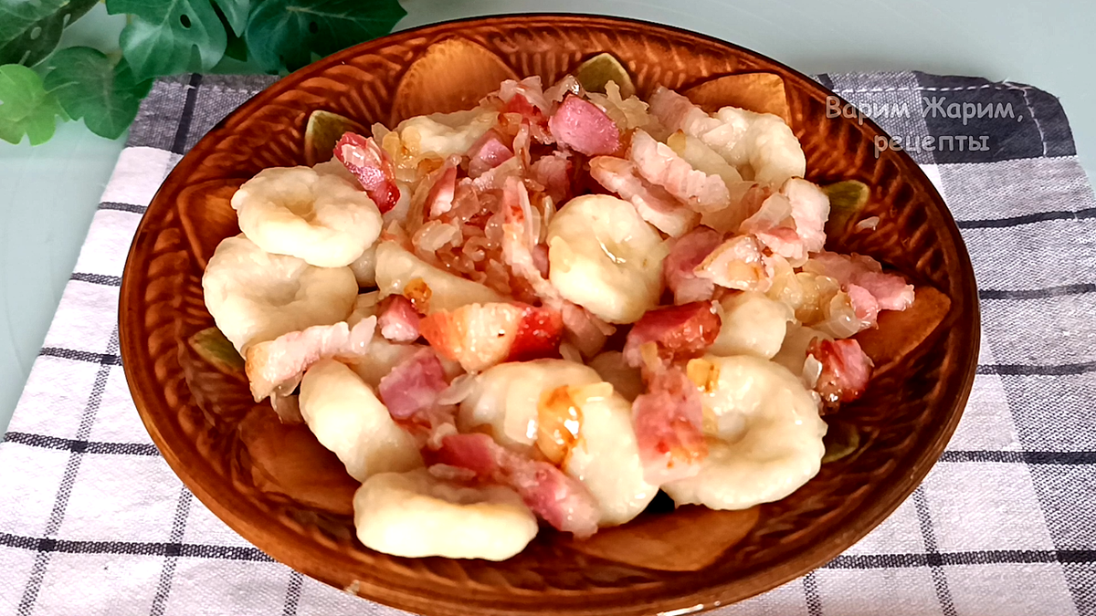 📌 Ленивые вареники из картошки с зажаркой из лука и копчёной грудинки