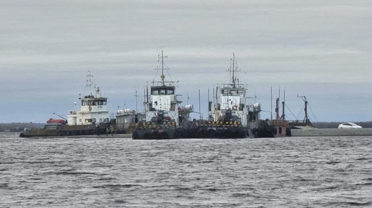    Паромную переправу Салехард — Лабытнанги могут полностью остановить из-за ветра