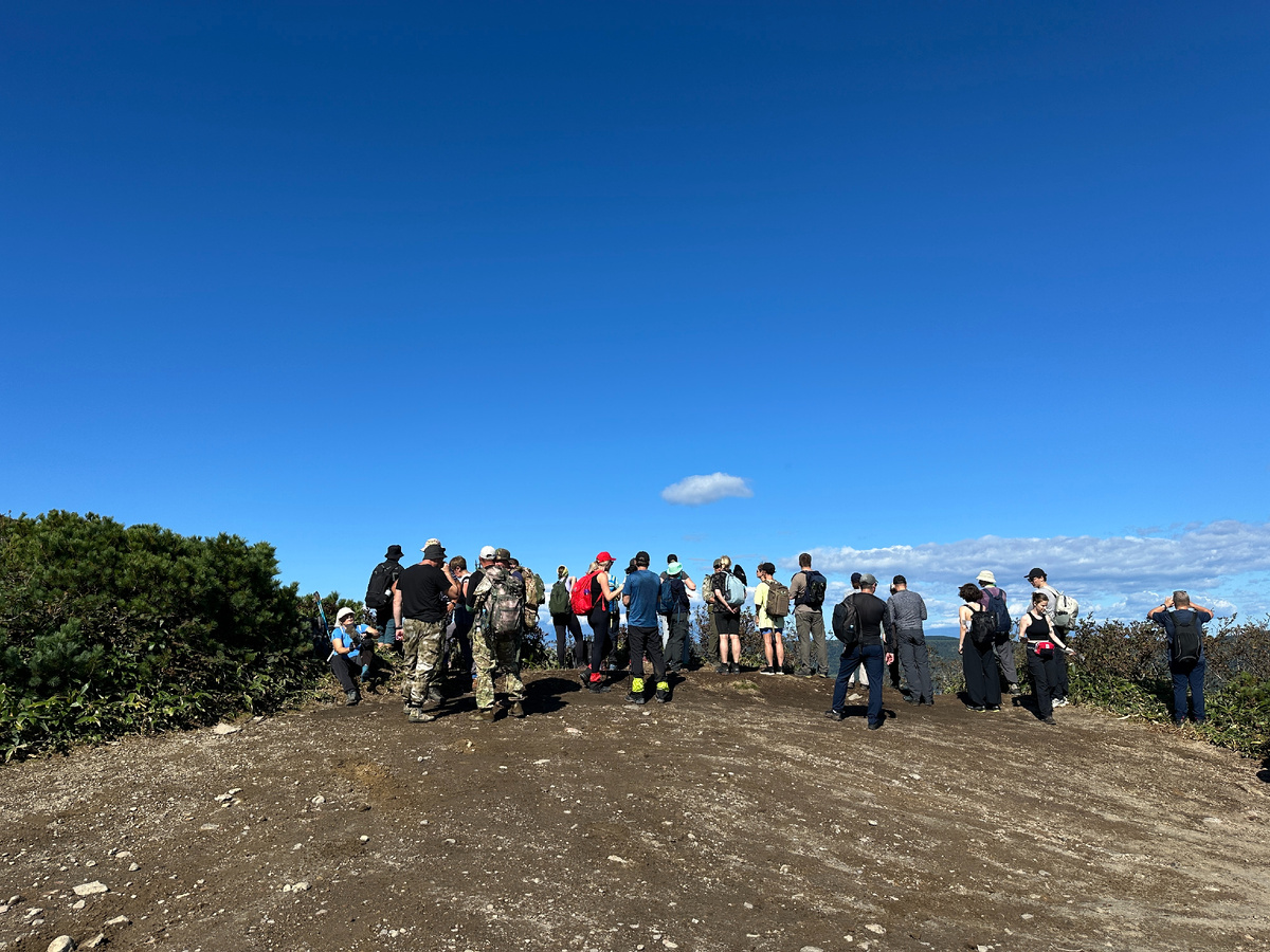Не хочется гулять параллельно с такой вот толпой. Это, кстати, одна группа, 20 человек. Ужас((