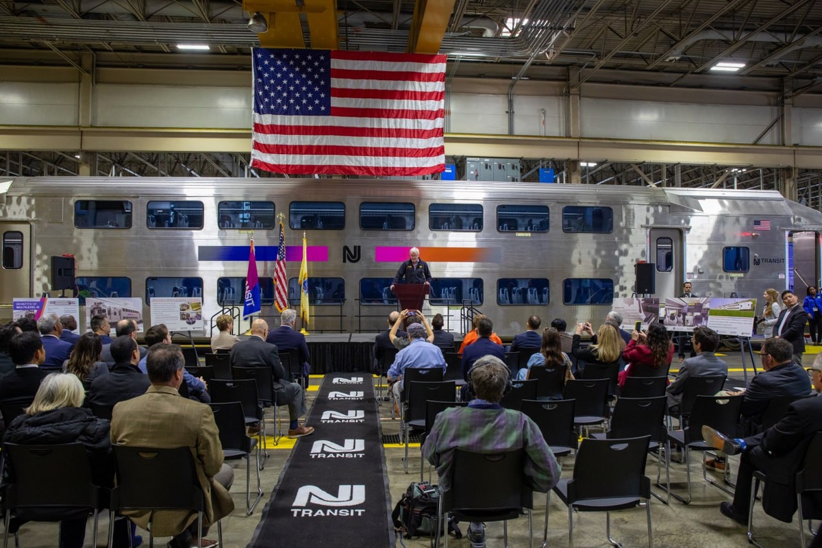  Презентация моторного вагона двухэтажного электропоезда Multilevel III от Alstom в ноябре 2024 года. Источник: northjersey