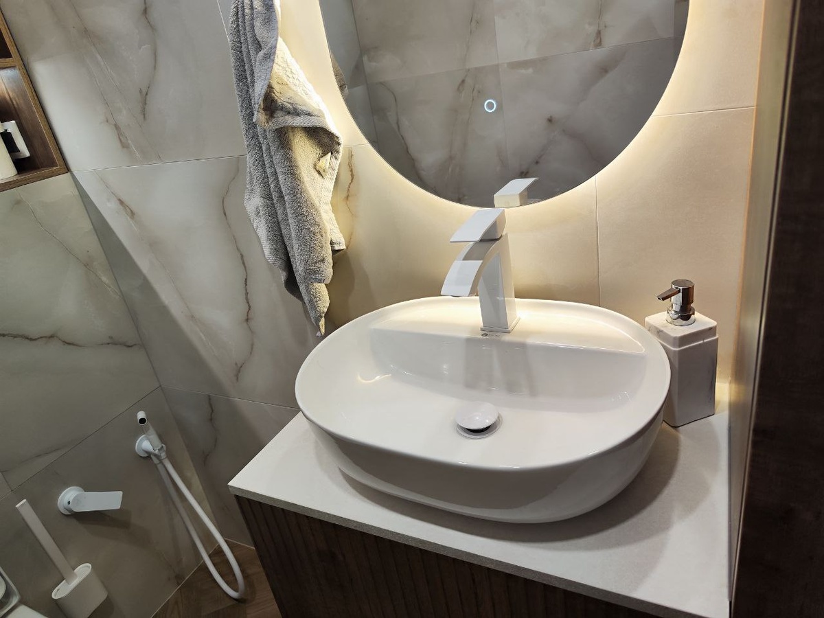    2 мерные ложки плюс кипяток: раковина белее снега без всякой химии — 15 минут, и готово