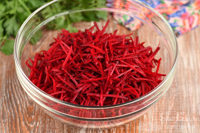 Салаты из свёклы, которые вас точно удивят вкусом (4 варианта)