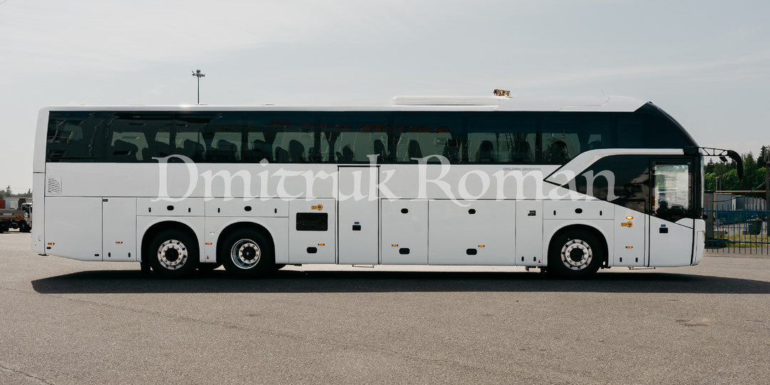 Golden Dragon 6140: три оси для дальних маршрутов