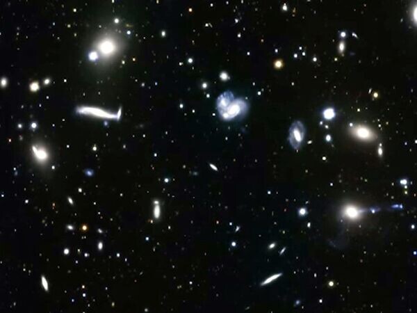   © ESO/INAF-VST/OmegaCAM/A. Fujii/Digitized Sky Survey 2