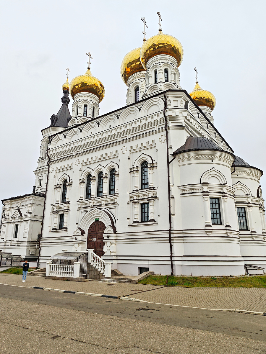 Тверь. Собор Александра Невского, Привокзальная площадь, дом 1. 
