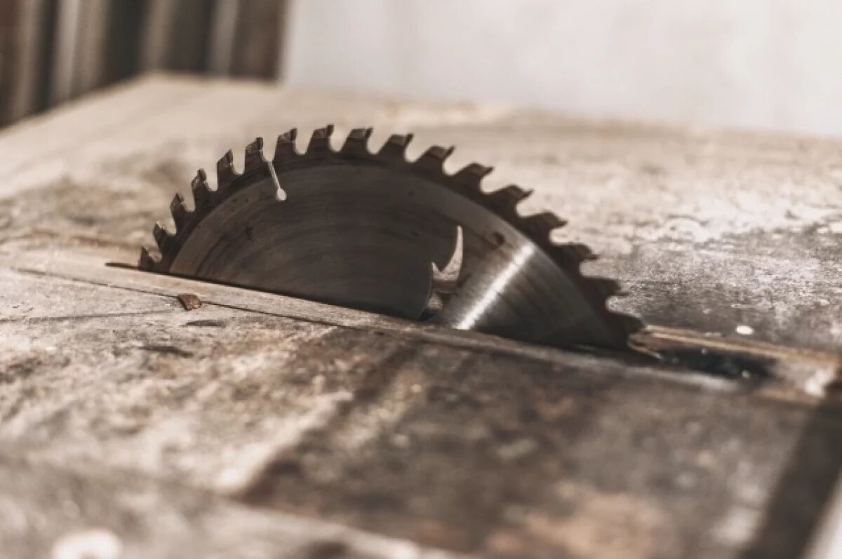    Кисть висела на коже: врачи спасли нижегородца, отрезавшего себе руку пилой