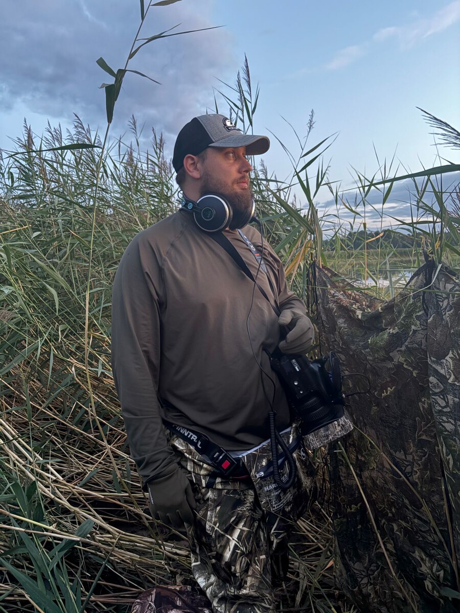 А, да, ещё наличием наушников. А в остальном - всё тоже самое: маскировка наше всё!