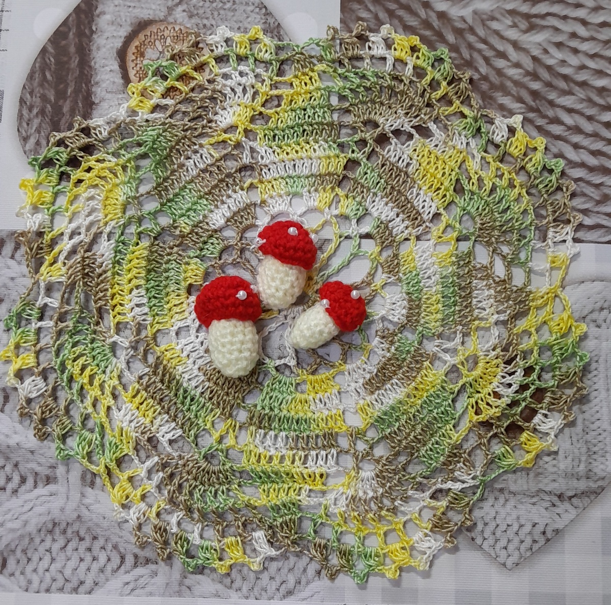 Салфеточка "осень"- весит 19 гр.