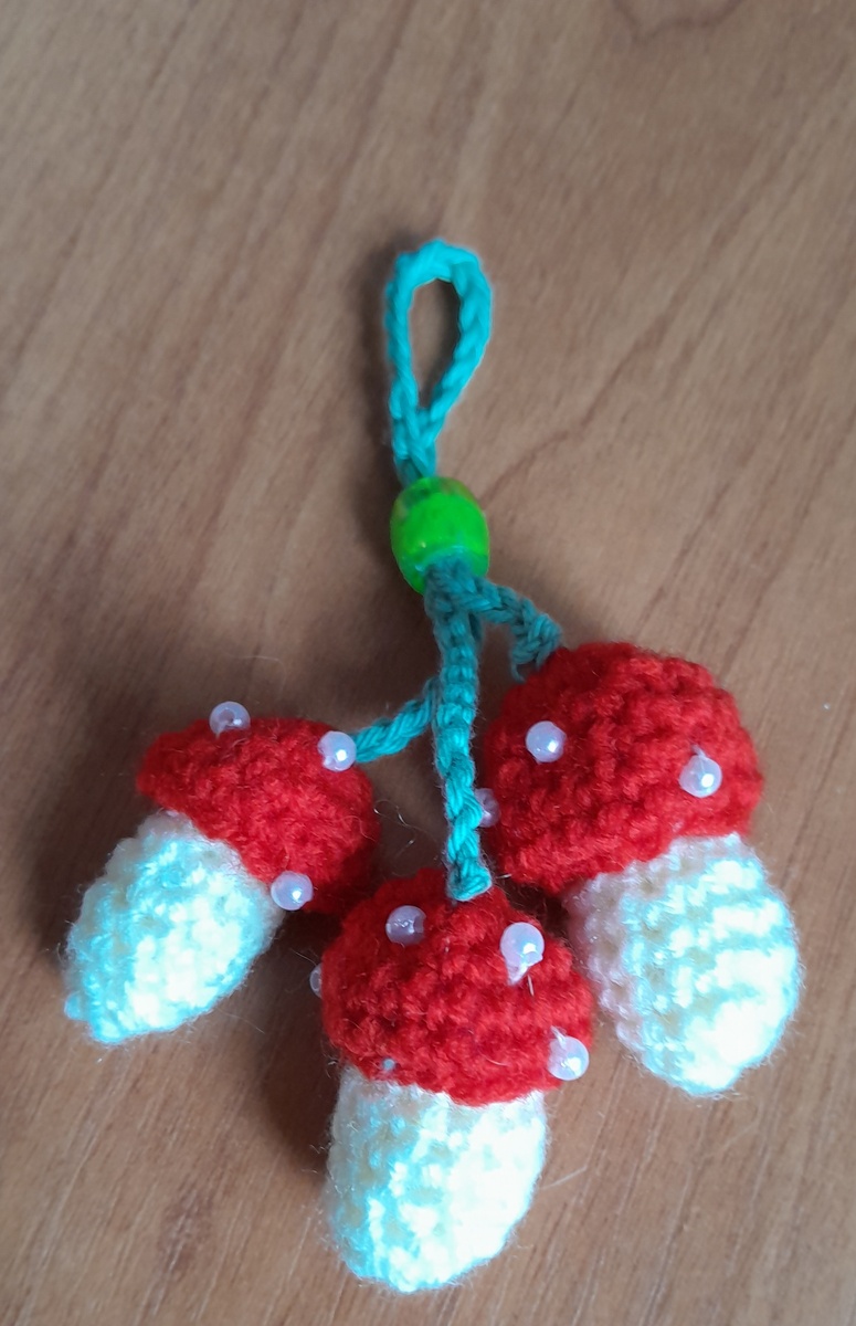 Брелок " мухоморчики"-весит всего то 8 гр.