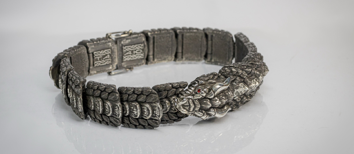 Серебряный браслет с красными сапфирами «Йормунганд»