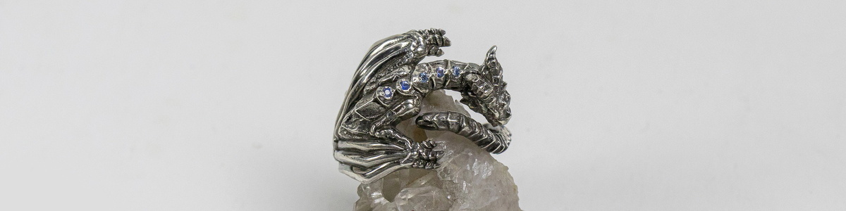 Серебряное кольцо с сапфирами «Смауг»