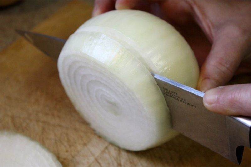 Готовим дома самые вкусные луковые кольца: идеальная закуска для любого случая