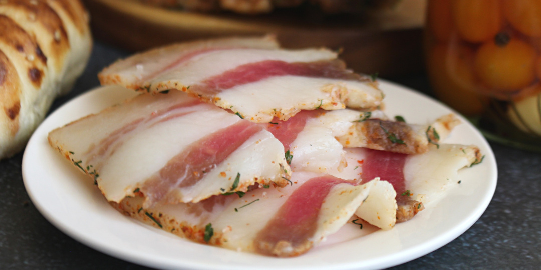 Соленое сало с мясной прослойкой в домашних условиях