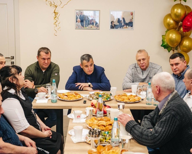     Александр Хинштейн навестил курян, вернувшихся с территории Украины