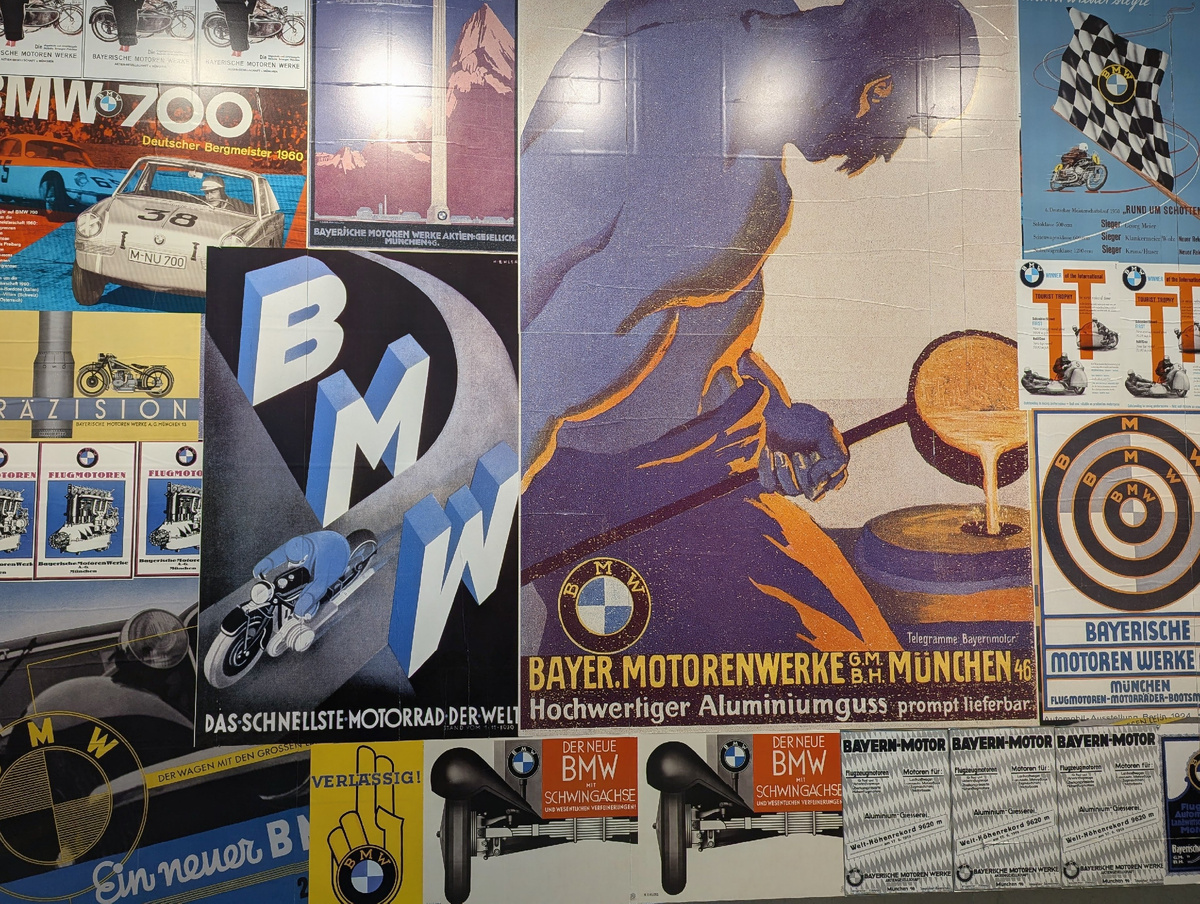 Рекламные плакаты BMW- Музей BMW Мюнхен 2025