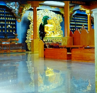 Статуя Будды в храме Иволгинского дацана