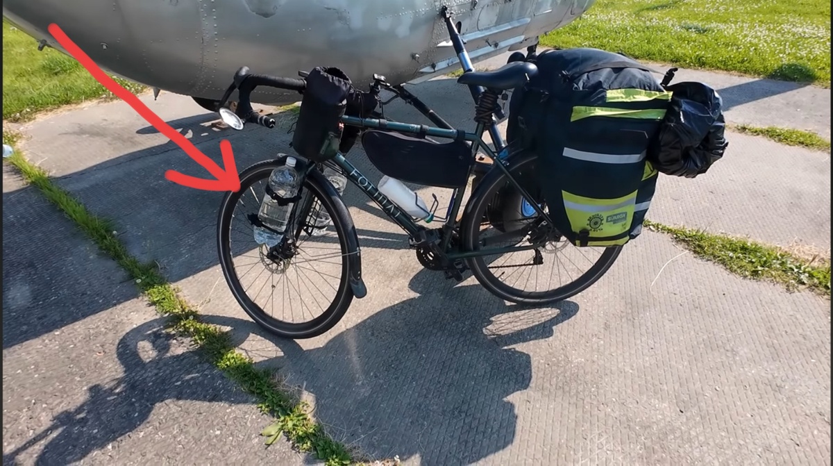 Не забывайте разгружать заднее колесо, перевозив воду как показано на фото.