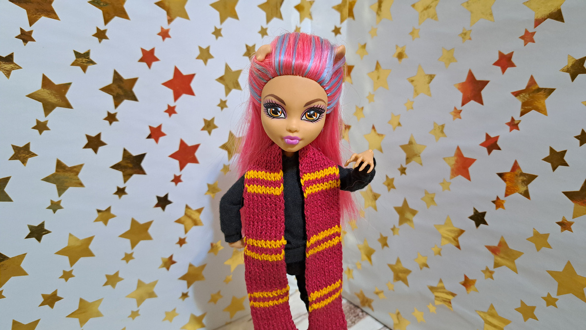 Хоулин Вульф. Волчица из Кофейной Конторы пришла похвастаться своим шикарным цветом волос.