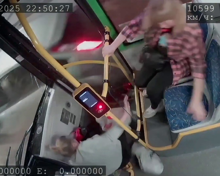     В Курске на перекрестке около ТЦ "Пушкинский" с начала года произошло 15 ДТП с автобусами