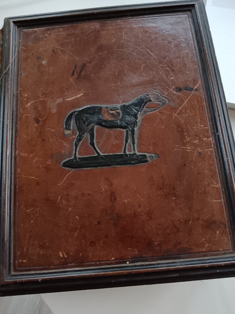 Самый старый альбом из семейного архива