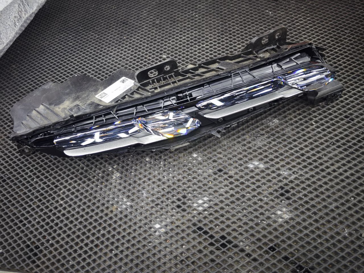 Источник фото: https://custom-heroes.ru/raboty/vid-uslugi/avtosvet/remont/bmw-7-serii-g70-ustranenie-zapotevaniya-dho/