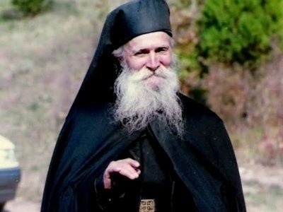 Старец Фадей Витовницкий: "Не обращай внимания на то, что тебе говорят, когда обижают. Ты молись Богу, чтобы Он каждому дал благого ангела, а тебе - душевный покой". 