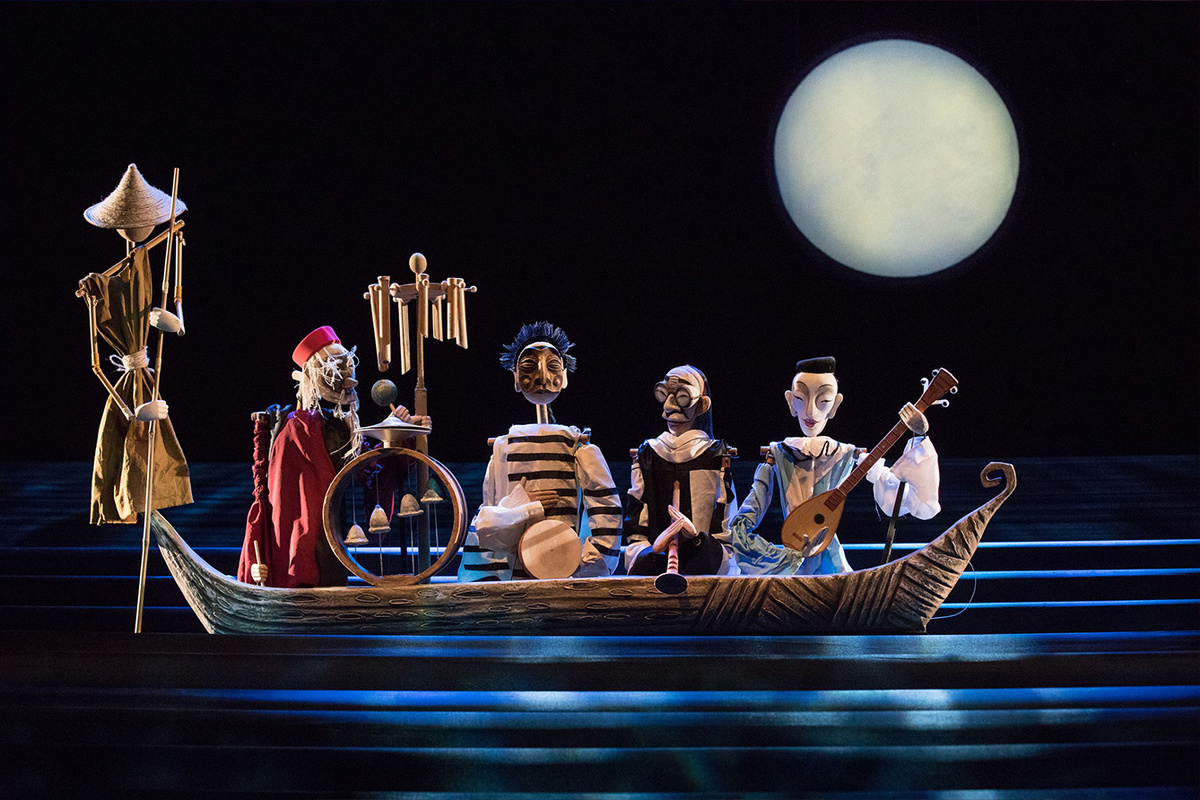 В репертуаре театра — спектакли для детей и взрослых, включая классические сказки, современные постановки и экспериментальные работы. Театр также известен своим музеем кукол, где собрана уникальная коллекция театральных кукол со всего мира