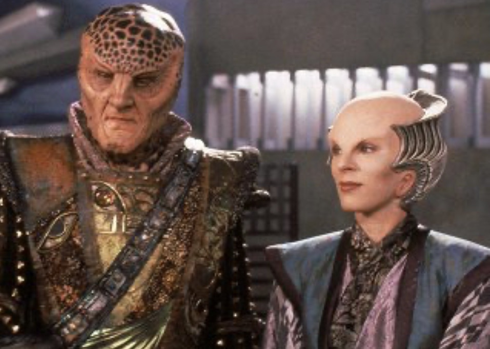 Вавилон - 5 (кадр из сериала)