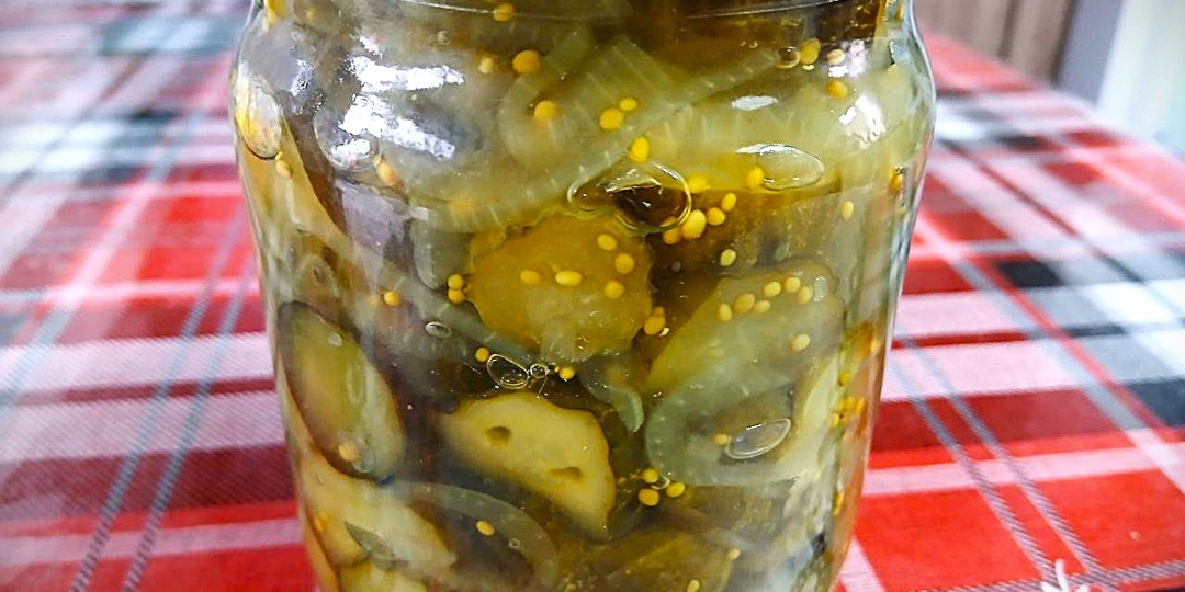 Пикули. Маринованные огурцы с луком и горчичными зёрнами