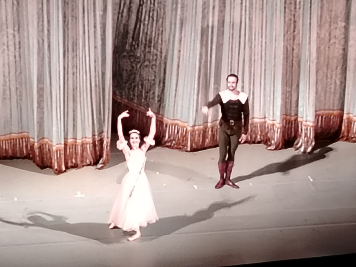 А.Нуйкина и К.Зверев перед занавесом