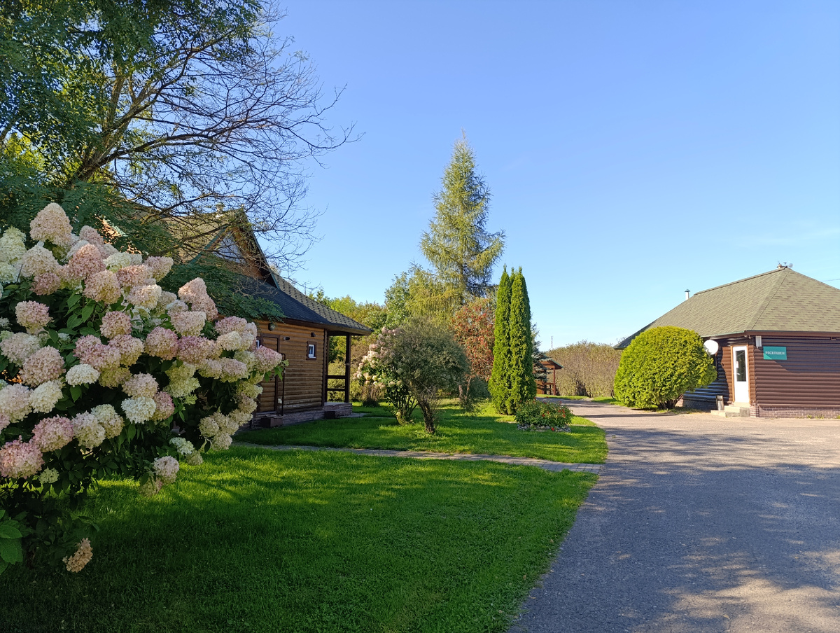 Территория гостиничного комплекса