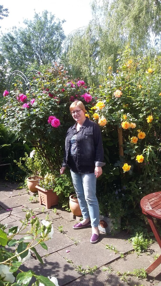 Я в окружении роз Милы, 2018