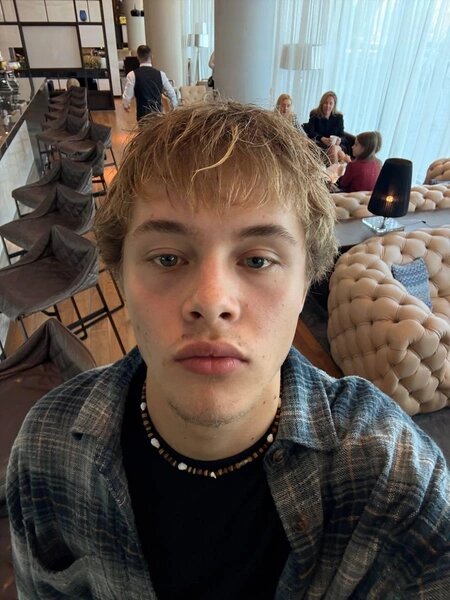    Молодой актер много работает