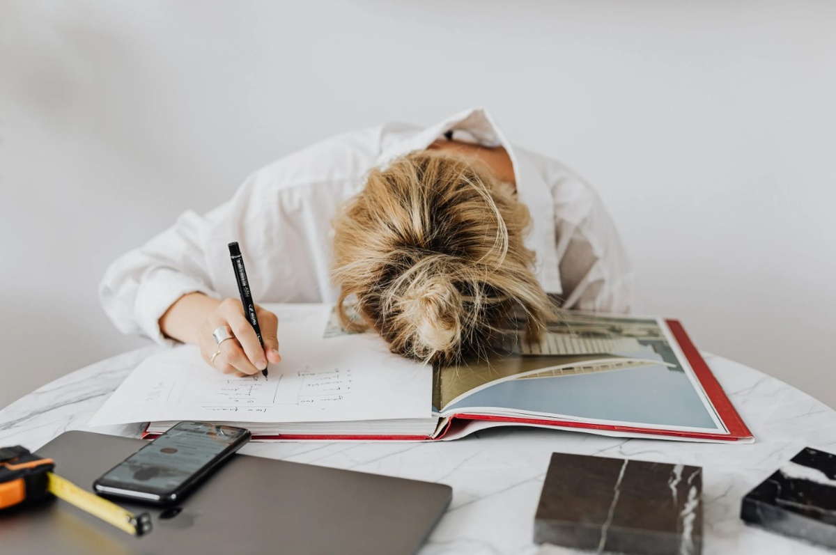 Так выглядит тихий бунт против чужого сценария. Тело объявило забастовку.