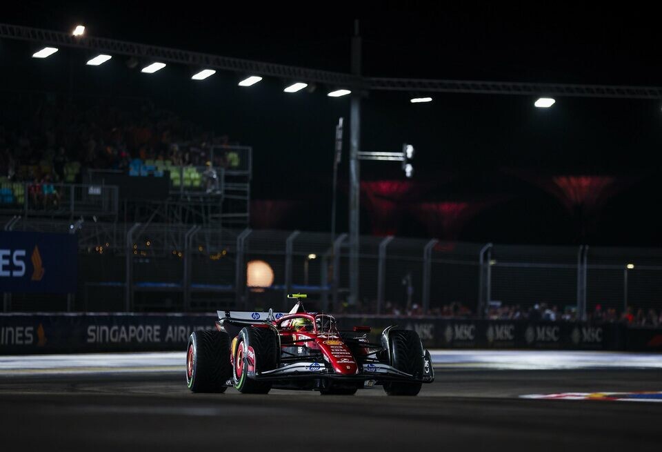    «Я не получил преимущества». Хэмилтон не согласен со штрафомFerrari