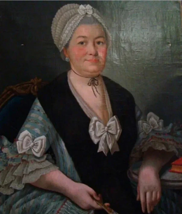 В интернете выдаётся за портрет М.А. Ганнибал.