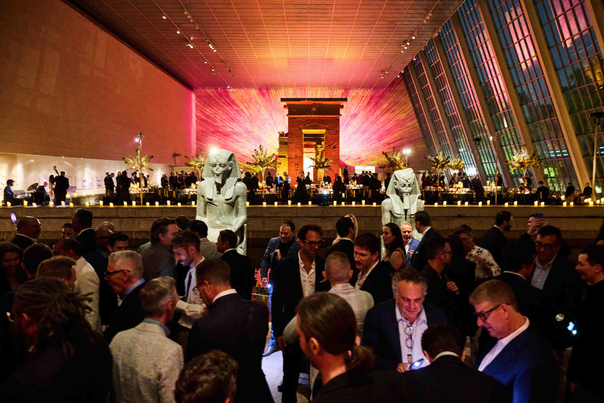 День 1. Ночь (и ужин) в Музее. Но нам же интереснее часы?