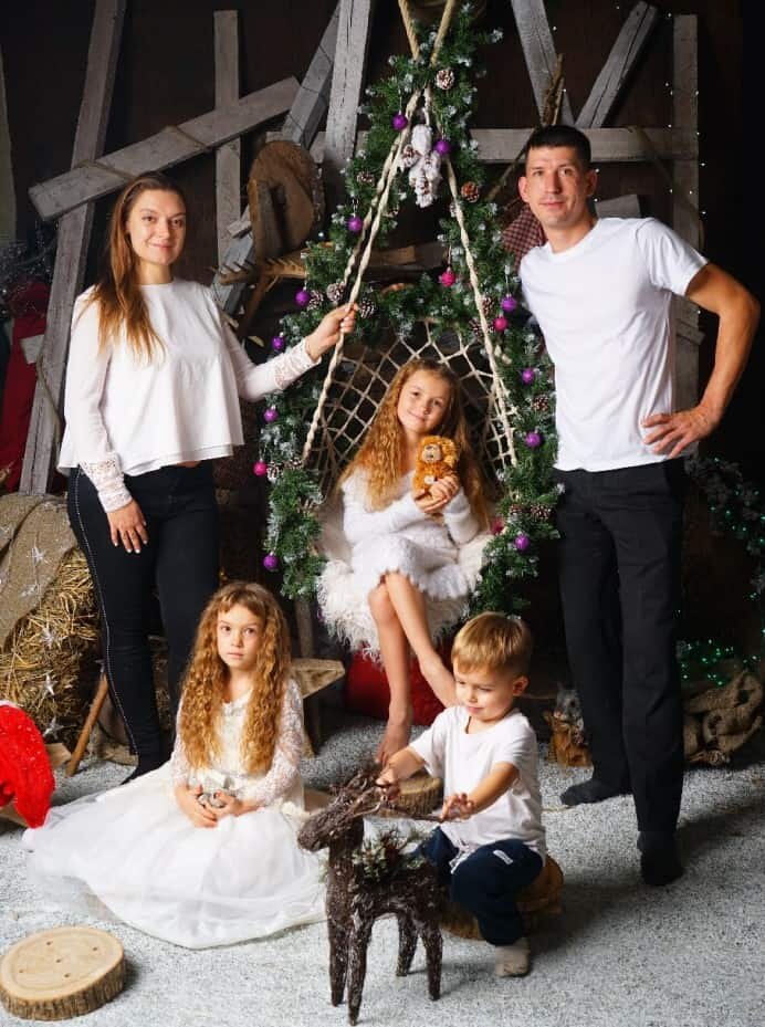 Фасад счастливой семьи - иллюстрация