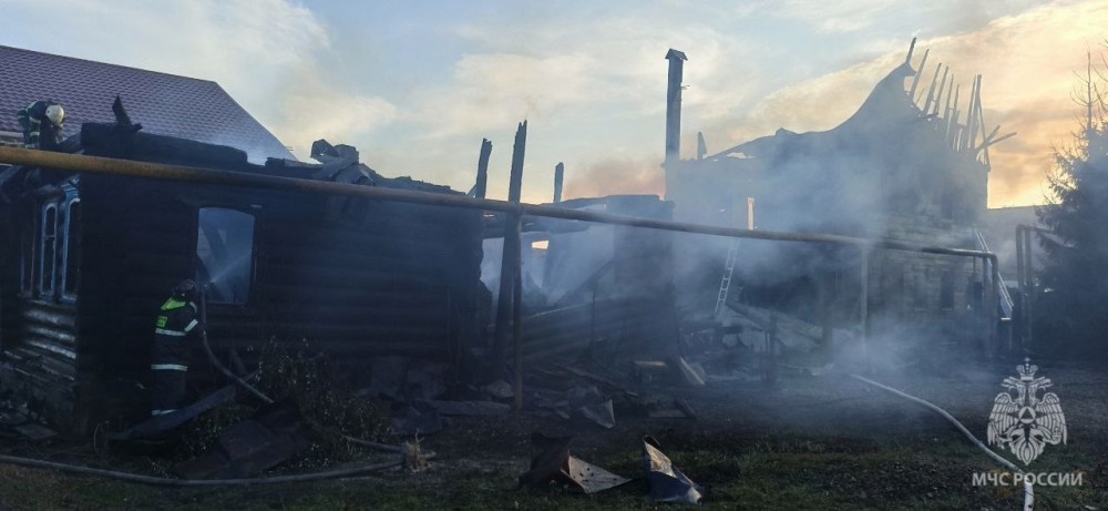    Два дома сгорели в Выездном Нижегородской области