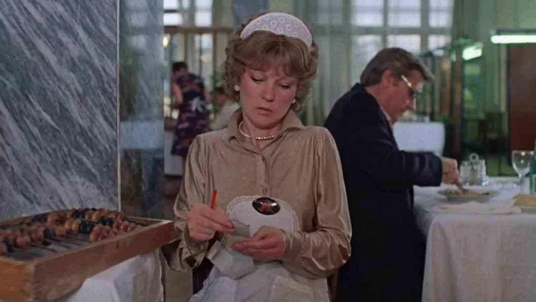 Кадр из фильма режиссера Эльдара Рязанова "Вокзал для двоих"