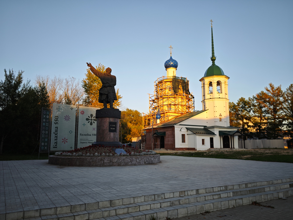 Памятник Кузьме Минину на площади Минина