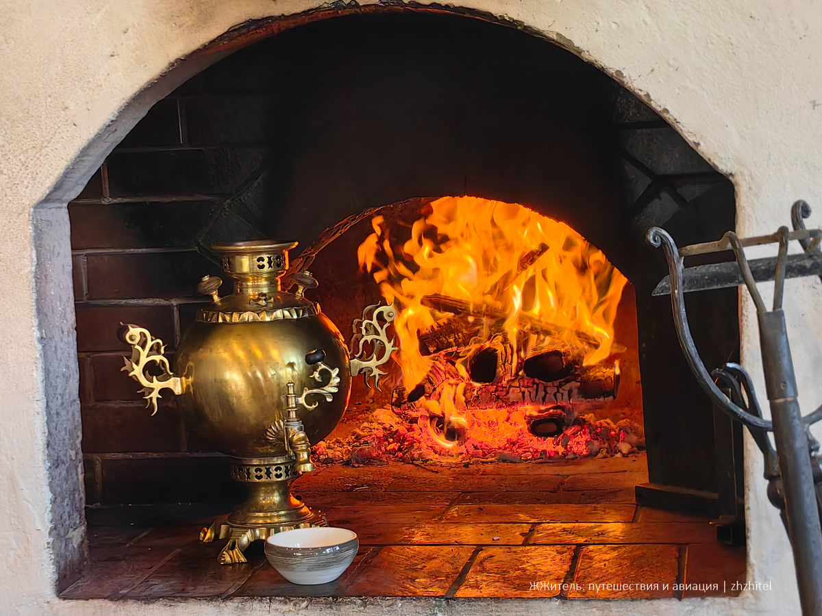 Русская печь — главный участник процесса приготовления блюд в поварне «Марк и Лев»