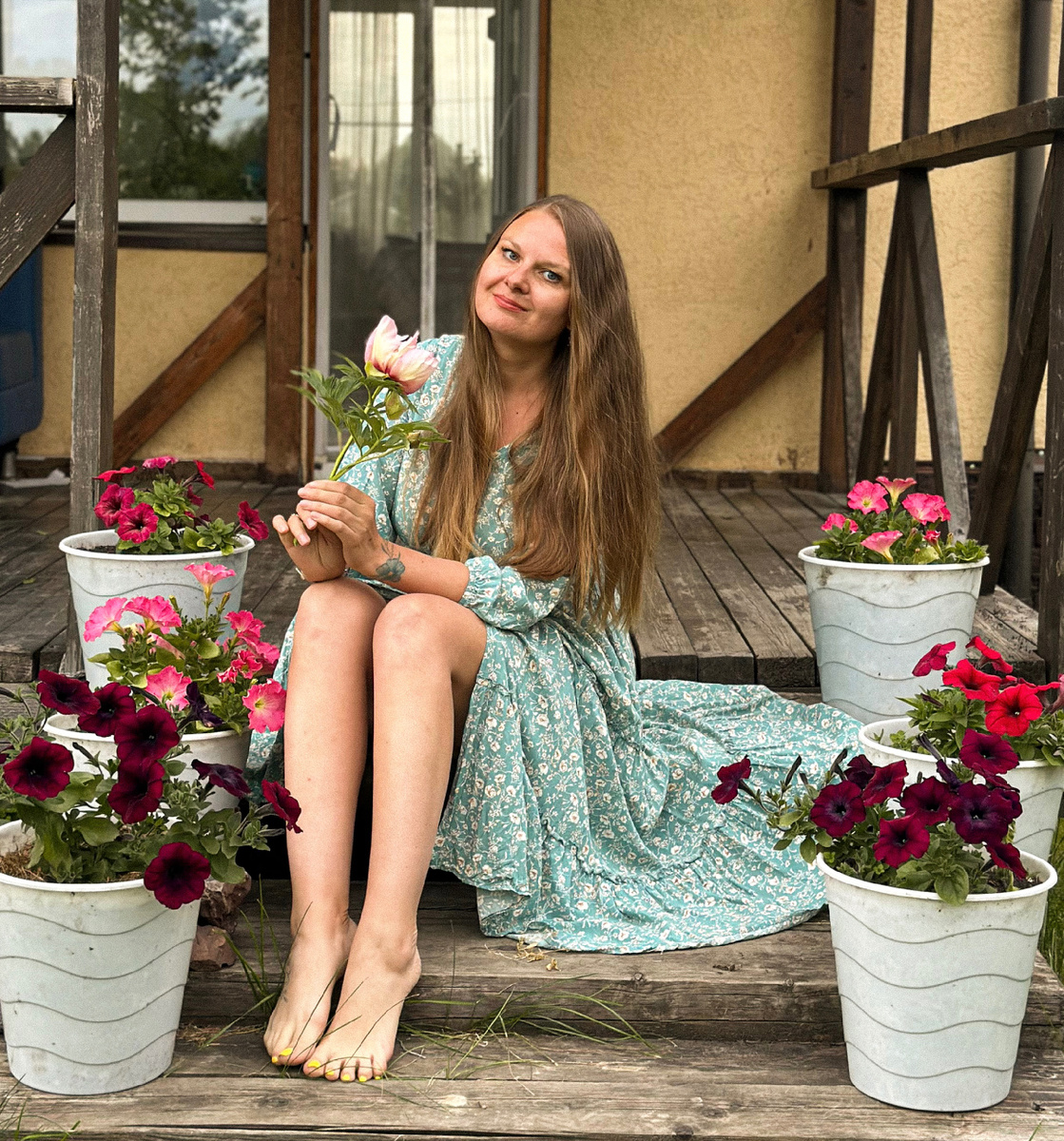 Доброго денечка. Я Валерия-хозяйка этого блога. Пишу про дом, уют, творчество, цветы, ремонты, а так же о жизни обычной семьи в Санкт-Петербурге.