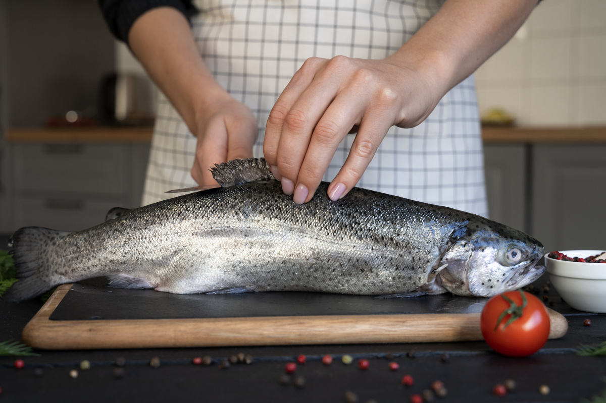    Любую рыбу чищу руками, без ножа и кипятка: кухня всегда остается чистой - испанский метод, который действительно работает